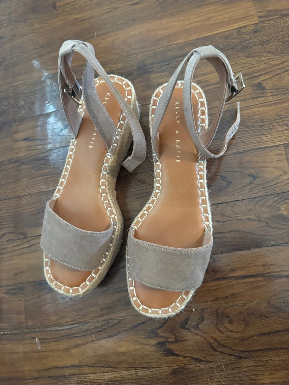 Women’s Taupe Espadrille Platform Sandals great condition